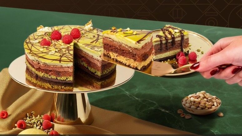 Château Gâteaux | Chocolate Pistachio & Knafeh Cake