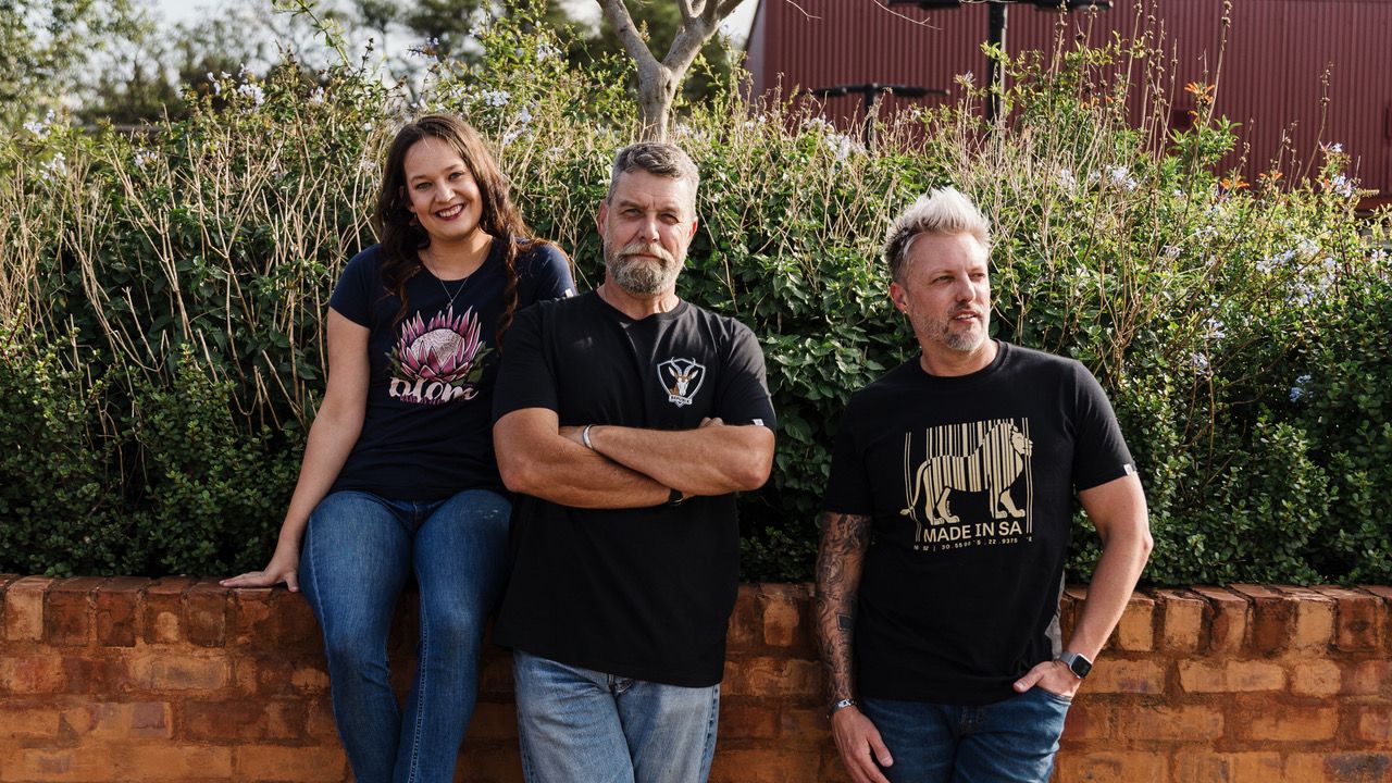 De Afrikander Handelshuis | 30% off on Republk T-shirts